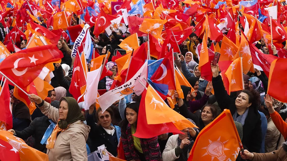 ...Erdogan durcit son emprise sur la Turquie...