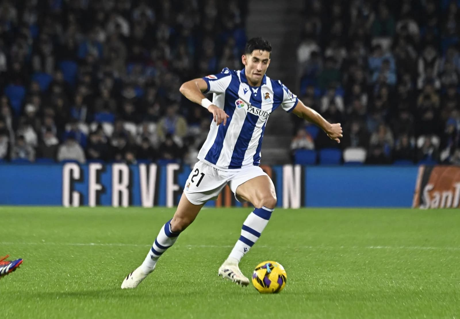 Manchester United envisage de recruter Nayef Aguerd cet été