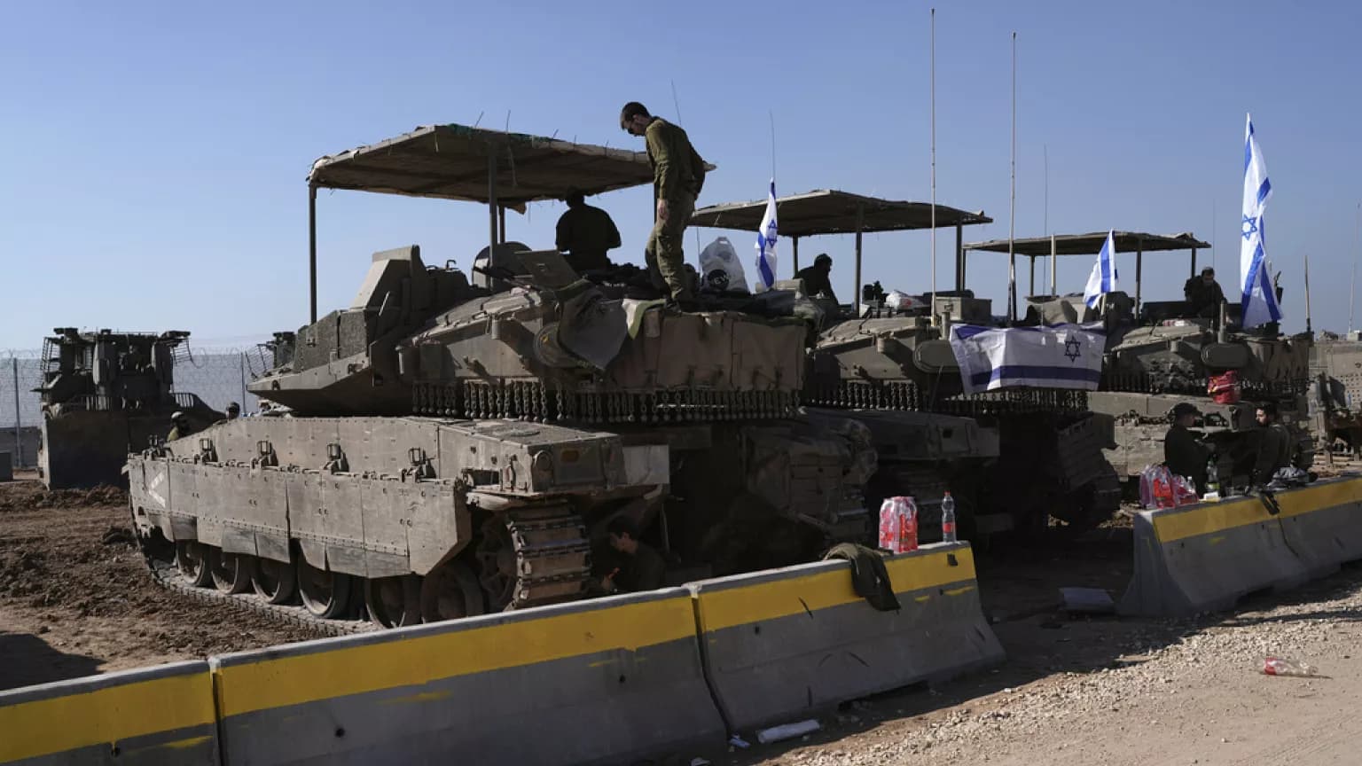 Gaza : 26 morts, l’aide humanitaire comme arme