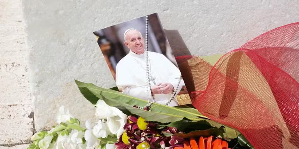 Le monde rend hommage au pape François