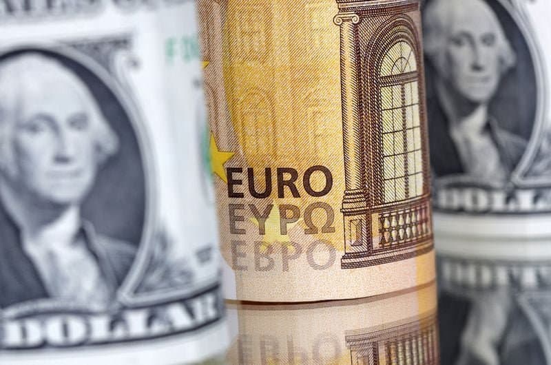 L’euro recule après un sommet de quatre ans