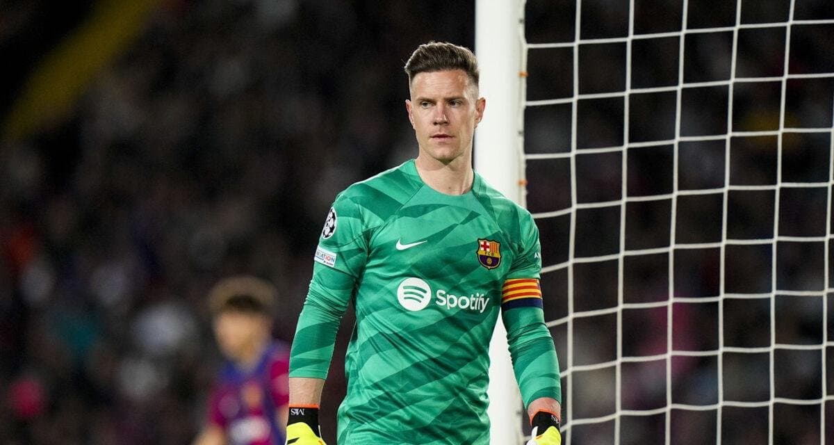 YF Juventus joue en maillot du Barça, badges masqués