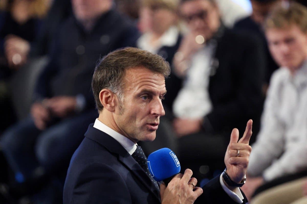 Fausse alerte d’IA: Macron monte au créneau