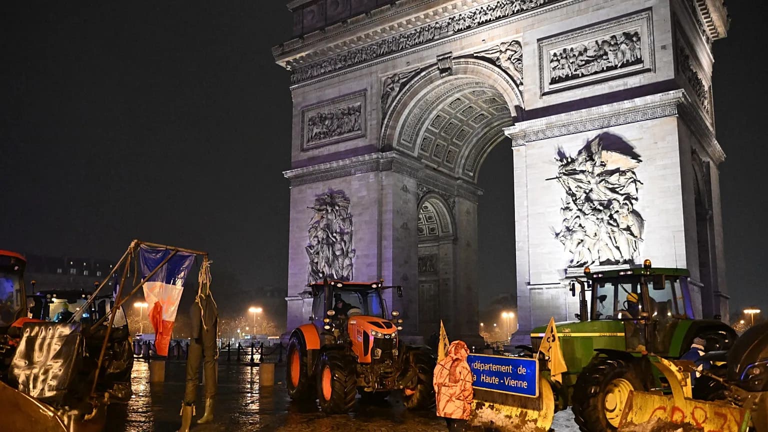 Paris sous pression des agriculteurs en tracteurs