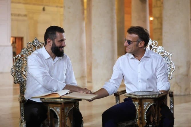 Syrie: Explosions à Damas lors de la visite de Macron